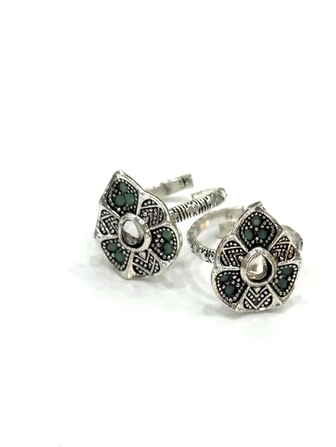 Oxidised Green Gemstone Antique Kundan Toe Ring 